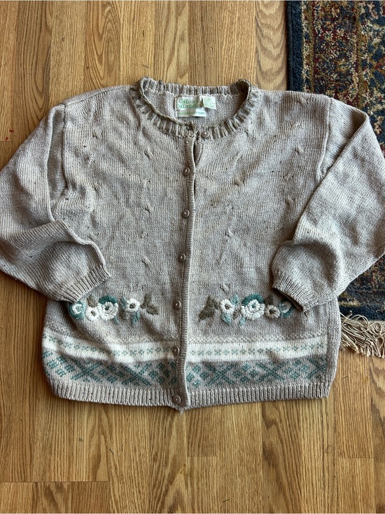 Colleen's Collectibles Sweaters - Vintage Cozy Taupe Floral Embroidered Cardigan Sweater